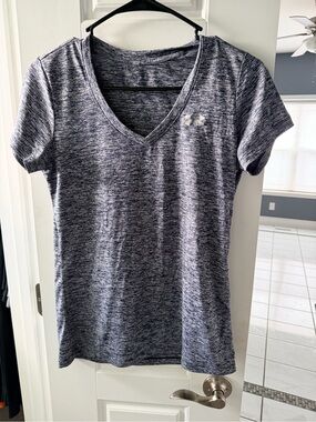 Under Armour Women’s Heathered Navy V-Neck Performance Tee